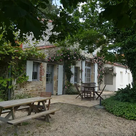 Maison Renovee Avec Grand Terrain, Equipements Enfants, 3 Chambres, Proche De D938, Velos Inclus - Fr-1-426-539 * Bourneau