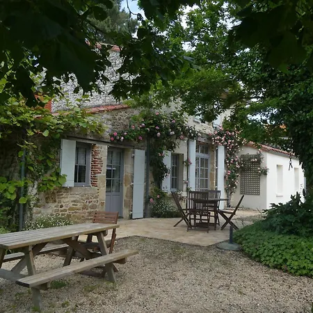 Maison Renovee Avec Grand Terrain, Equipements Enfants, 3 Chambres, Proche De D938, Velos Inclus - Fr-1-426-539 * Bourneau