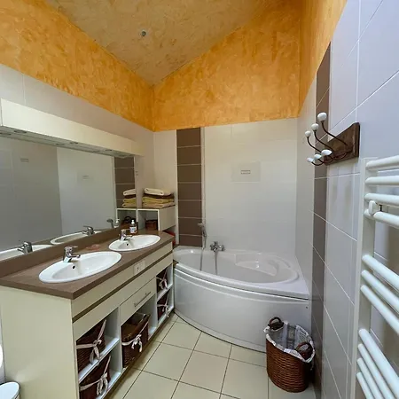 Maison Renovee Avec Grand Terrain, Equipements Enfants, 3 Chambres, Proche De D938, Velos Inclus - Fr-1-426-539 *